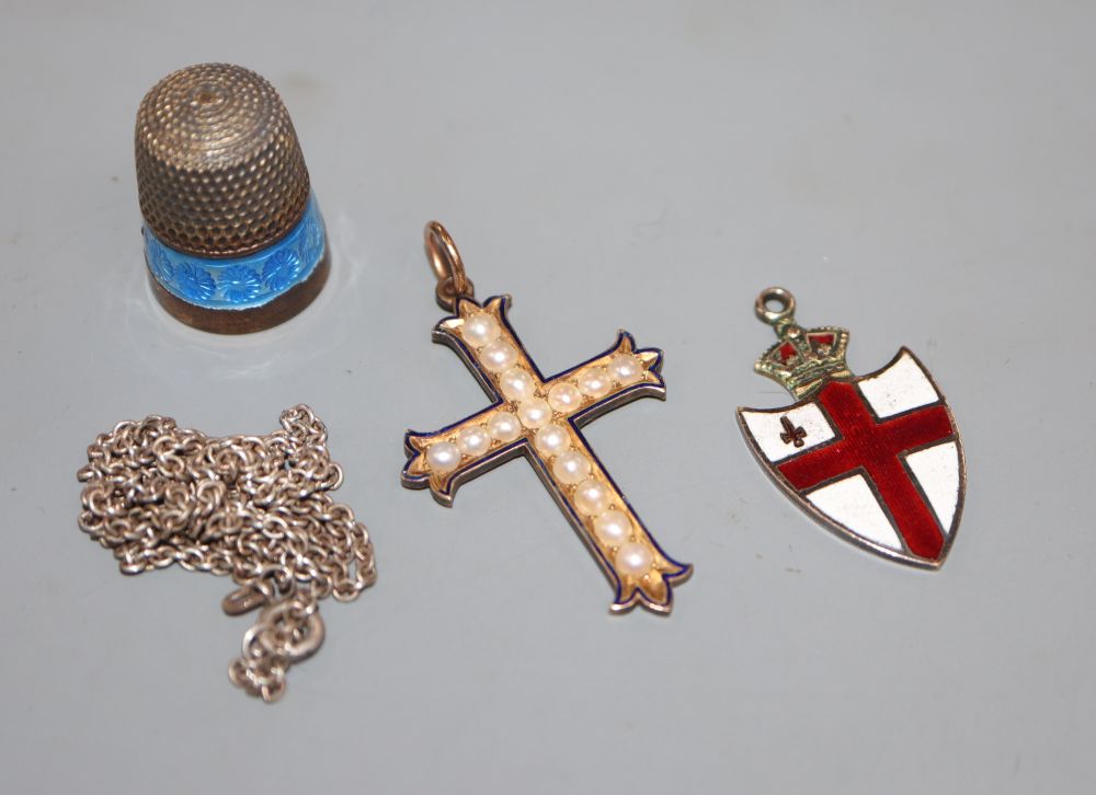 An Edwardian 9ct gold and enamel George Cross pendant, with inscription & 3 other items.